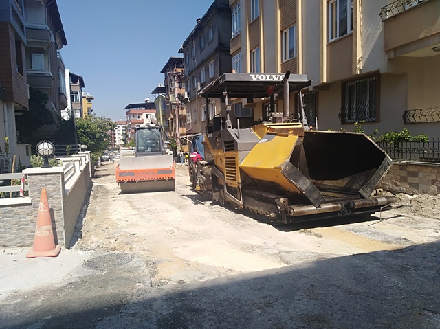 Saraykentte bozulan yollar yapılıyor