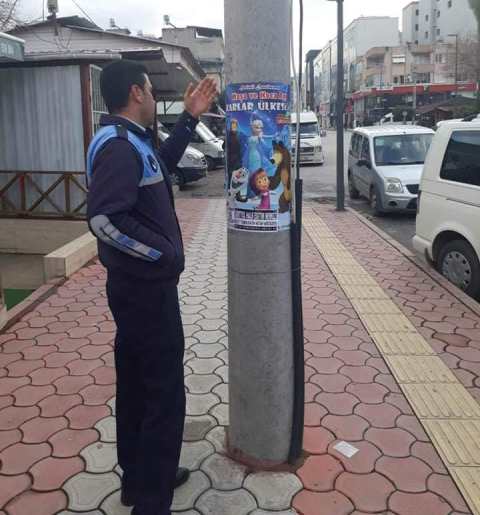 Zabıta izinsiz afiş asanlara ceza yazıyor