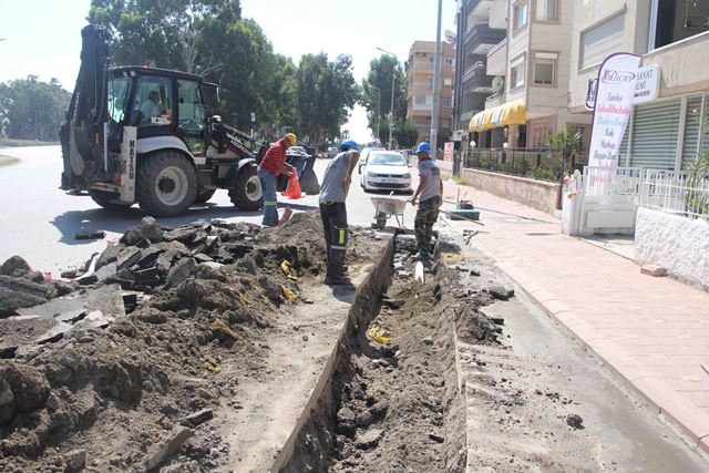 İskenderun da yağmur suyu sorunları ile mücadele sürüyor