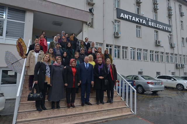 AK Parti Kadın Kollarından Kimyeciye ziyaret