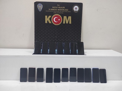 Hatay da gümrük kaçağı 18 cep telefonu ele geçirildi