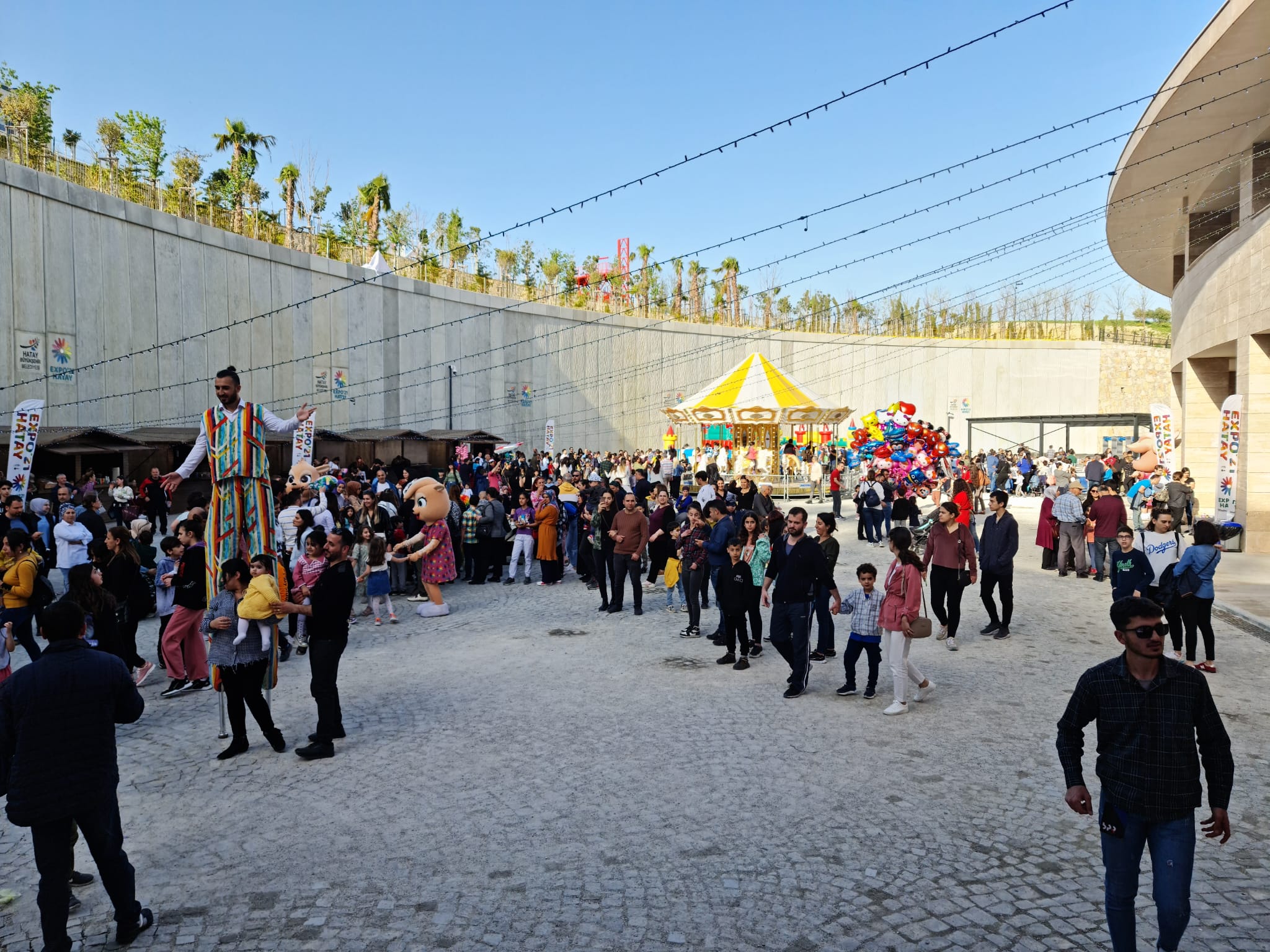 EXPO alanlarının gecesi ayrı, gündüzü ayrı