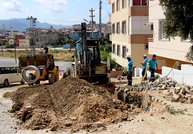 Bahçe içinde kalan kanal hattı deplase edildi