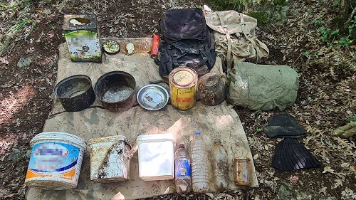 PKK'lı teröristlerin kullandığı iki sığınak ve bir depo bulundu