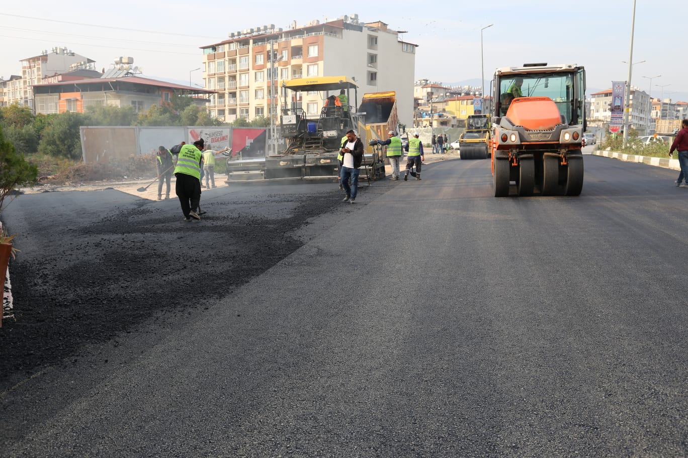 Altyapısı tamamlanan yollar yenileniyor