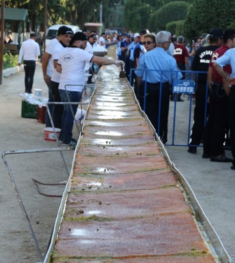 Sekseninci yıl anısına seksen metrelik künefe