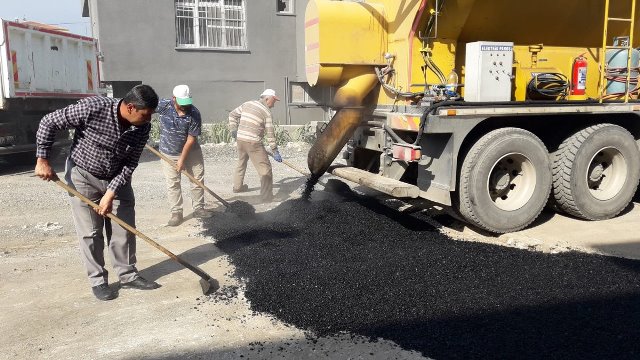 Antakya Belediyesi Fen ekipleri yol çalışmasını sürdürüyor