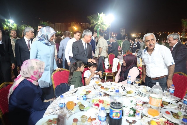 Vali Doğan dan şehit aileleri ve gazilere iftar yemeği