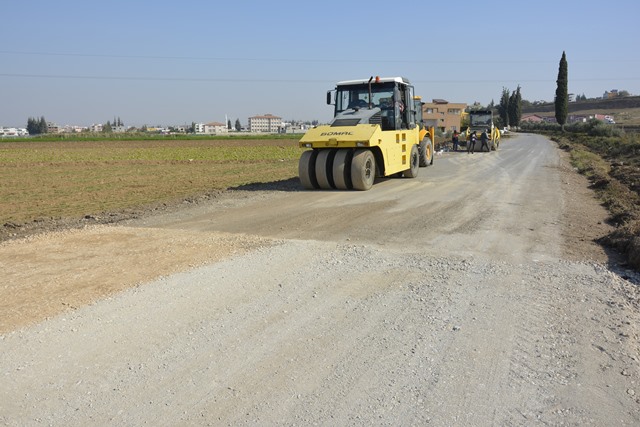 Reyhanlı da yol çalışmaları sürüyor