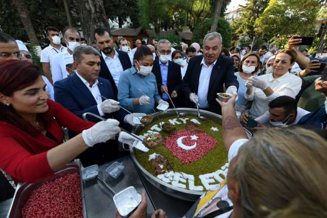 Bolluk ve bereketin simgesi Aşure dağıttılar