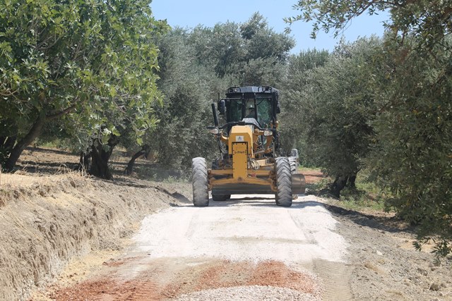 Altınözünde hasat öncesi yol çalışması