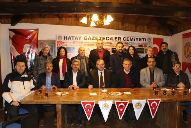 Yöneticiler yolcu gazeteciler hancı