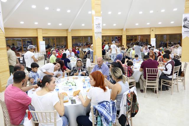 Savaş engelli dernekleriyle iftarda buluştu 