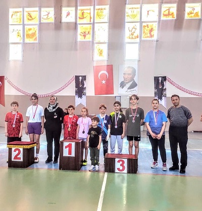 Badminton seçmelerinden başarıyla döndüler