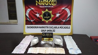 Otomobilde 1 kilo 40 gram uyuşturucu ele geçirildi