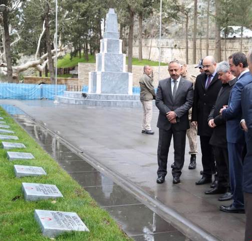 Vali Doğan Belen Şehitlik restorasyonunu inceledi