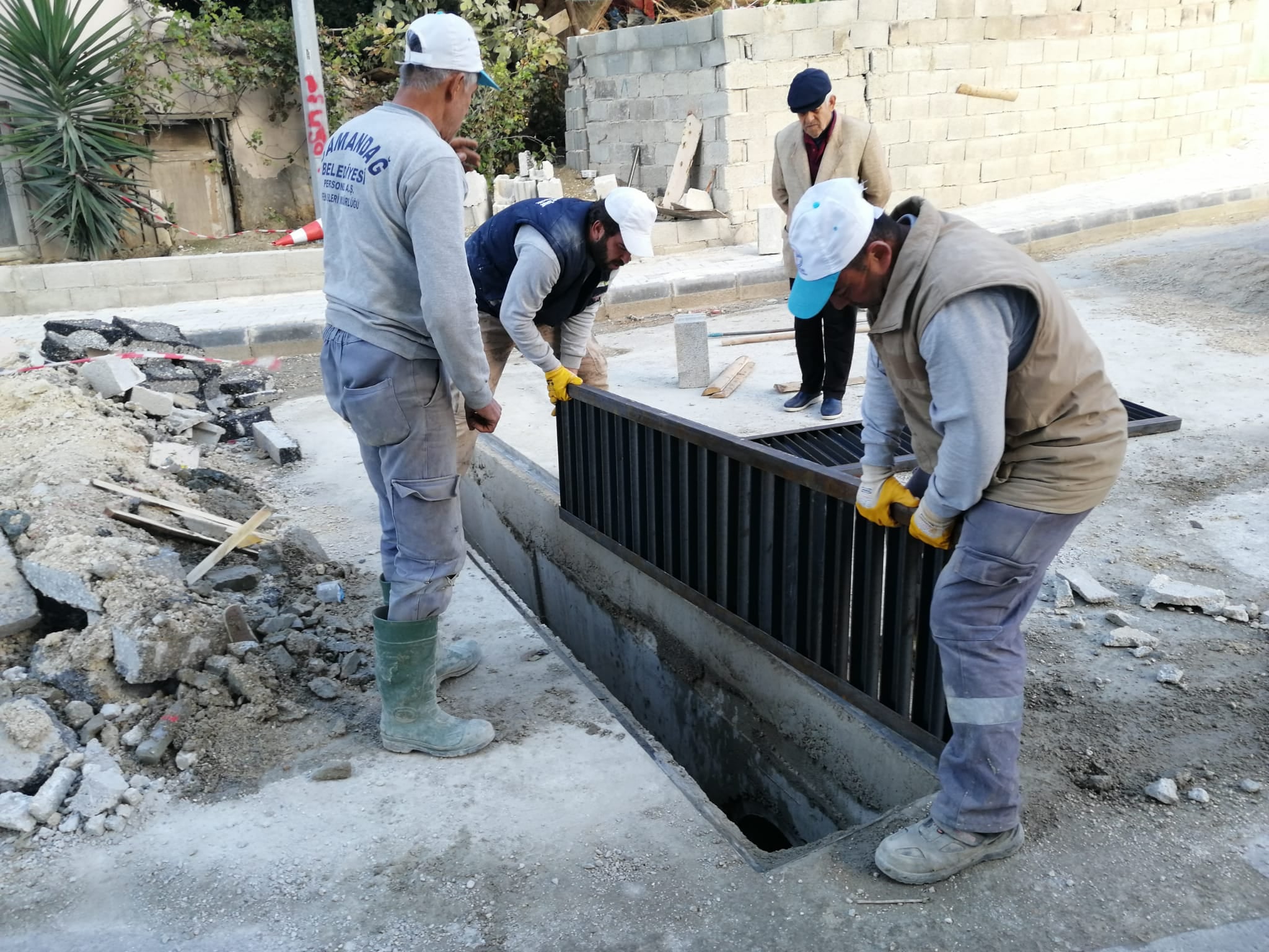  Samandağ da eş zamanlı çalışmalar başlatıldı