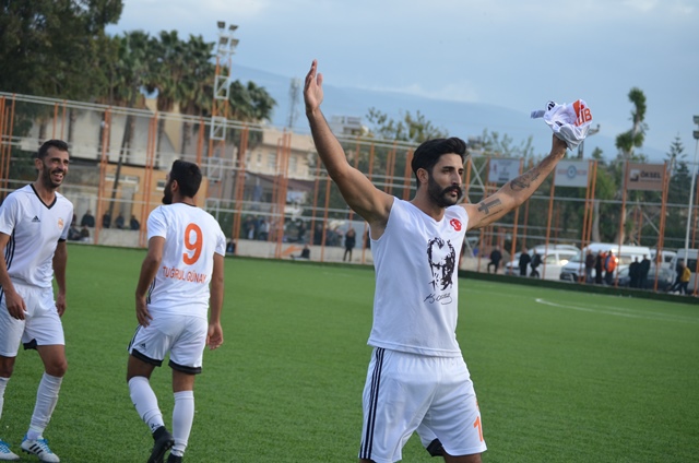 Attığı golden sonra Atatürke olan sevgisini böyle gösterdi