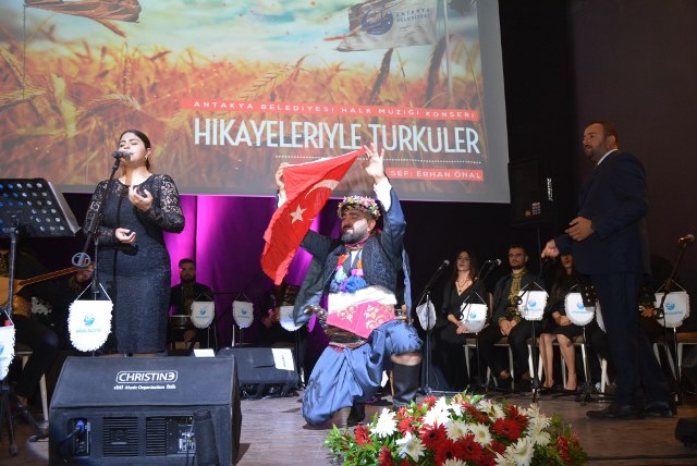 Hikayeleriyle Türküler konserinde duygu dolu saatler