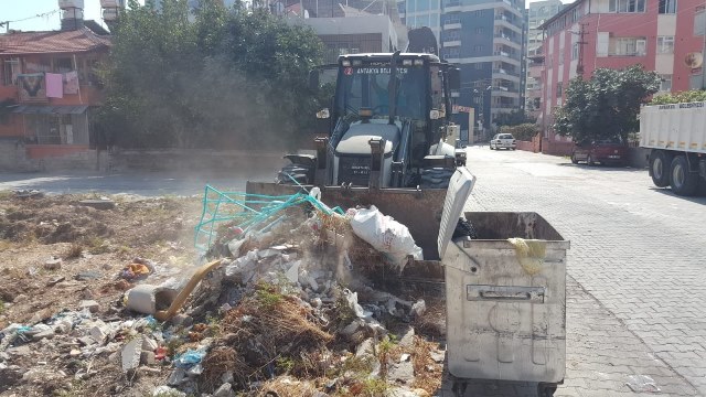 Antakya Belediyesinden kapsamlı temizlik çalışması