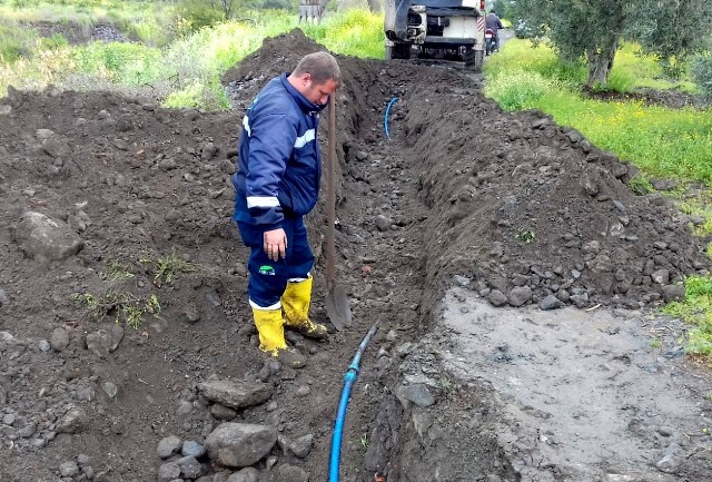 Erzine 150 metre uzunluğun da içme suyu hattı yenilendi