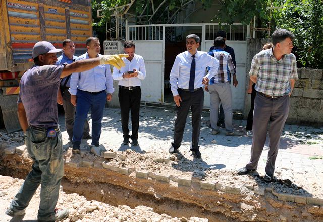 Paslı borular vatandaşları hayrete düşürdü