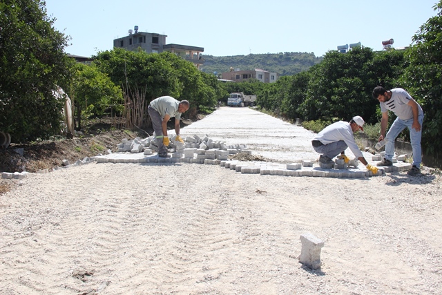 Samandağ da bozuk yollar onarılıyor