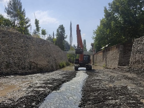 Kanal ve dereler temizleniyor