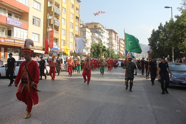 Mehteranlı kortej yürüyüşü