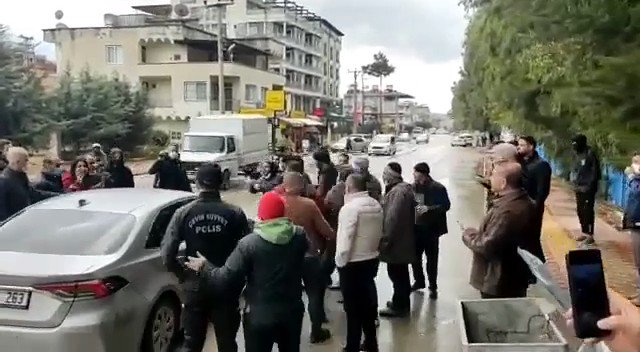 Zamları protesto yürüyüşü polise takıldı