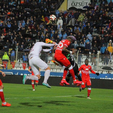 Hatayspor Adanadan bir puanla döndü