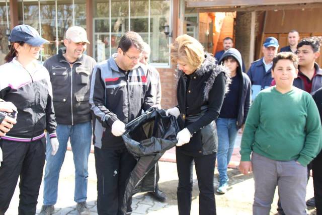 Gönüllüler Çevlik sahilini temizleyecek