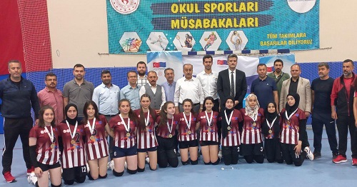 Hatay Piktes Kız Voleybol takımına madalyaları verildi