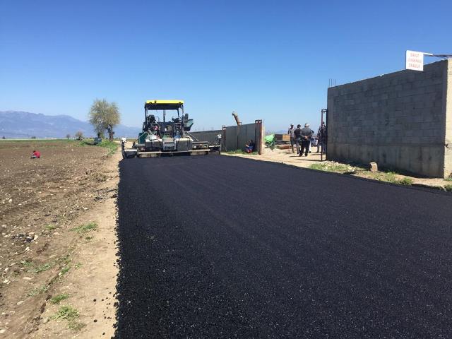 Bağlantı yolu asfaltlanıyor