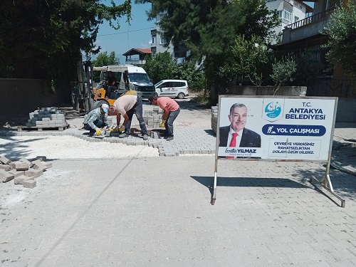 Antakya Belediyesi Küçükdalyan da parke çalışması yaptı