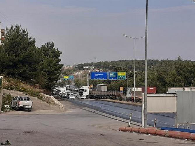 Refüje çıkan TIR Belen-İskenderun yolunu kapattı