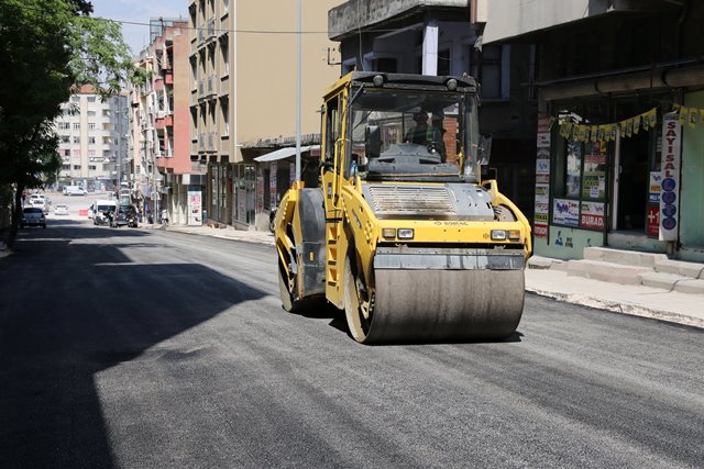 Armutlu ve Gündüz Caddesi beton asfalta büründü