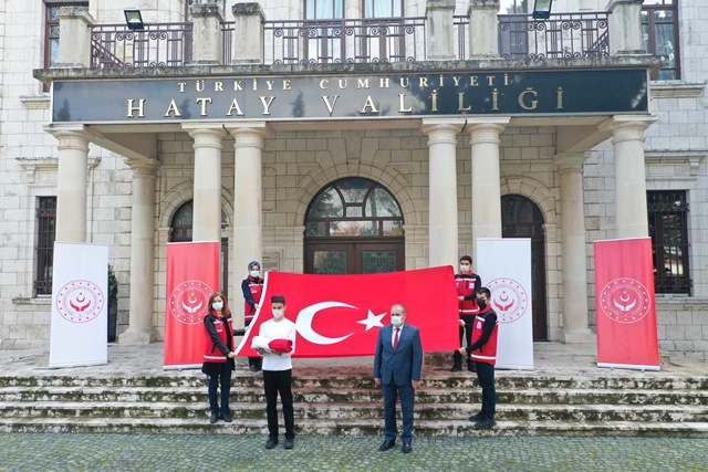 Ay yıldızlı bayrak Hataydan yola çıkarıldı