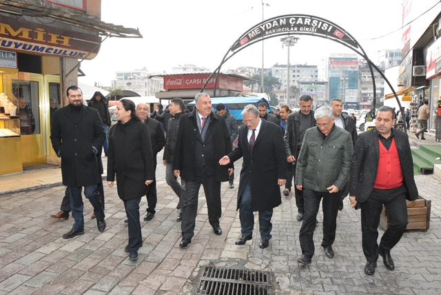 Bakırcılar Çarşısında yenilenen üst örtü çatıyı yerinde incelediler