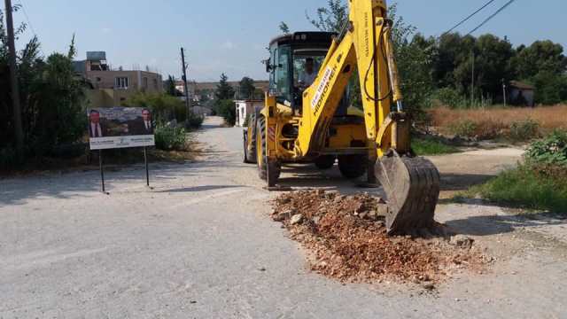 Çekmece de bozuk yollara parke döşeniyor