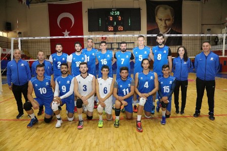 Voleybolcular deplasmandan şen döndü