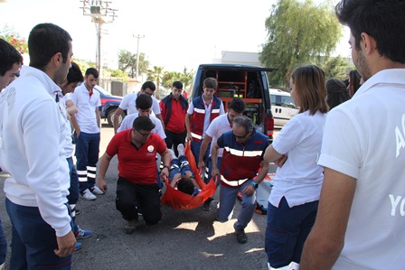 MKÜ öğrencilerinden kurtarma tatbikatı