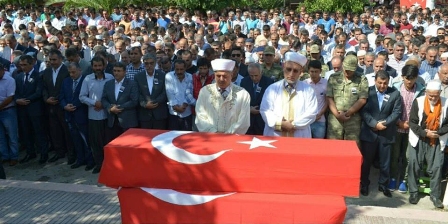 Hatay şehidine ağladı