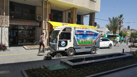 Antakya süpürge araçları ile temizleniyor