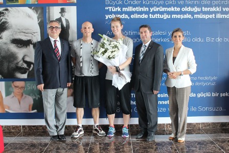 İlk gösterisini TED Hatay Kolejinde yaptı